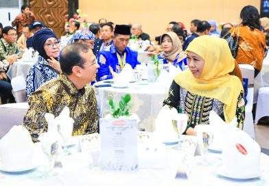 Gubernur Khofifah Ajak Wanala Unair Kibarkan Merah Putih di Seven Summits of Indonesia
