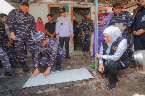 Gubernur Khofifah: Program Rutilahu Capai 8.027 Unit Rumah, Bakti Pemprov Jatim dan TNI AL